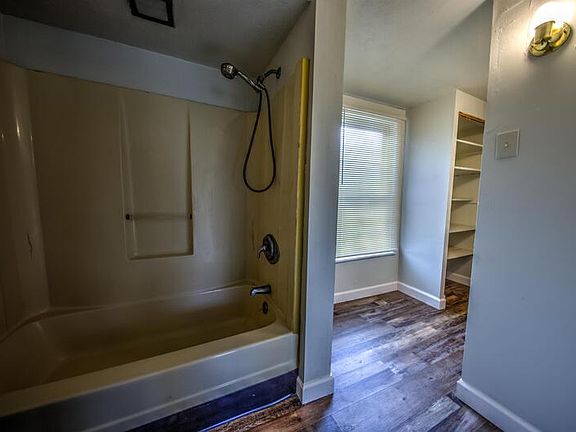 3rd image of 9747 Diamond Dr