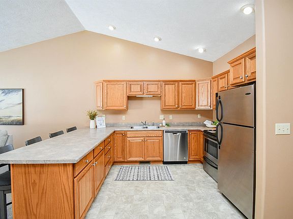 2nd image of 4704 S Acorn Ave