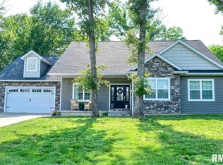 317 McVicker Dr, Energy, IL 62933