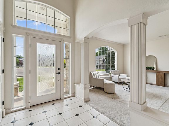 3rd image of 1725 S Rushmore Pl