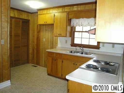 2nd image of 4310 Queens Rd