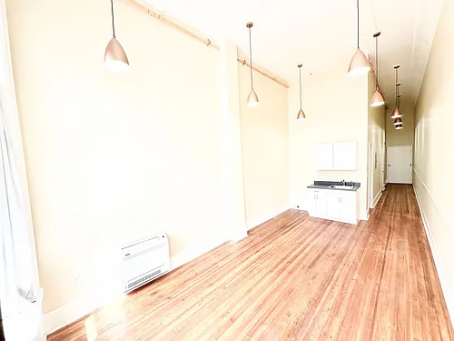 105 Bank St Photo 1