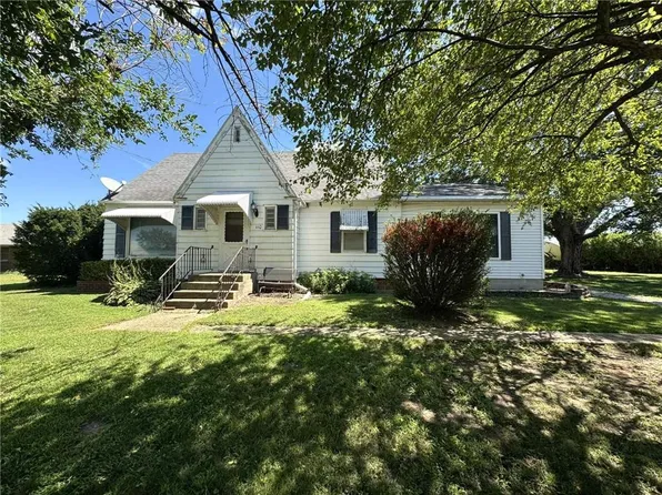 110 S Cherry St, Clearmont, MO 64431