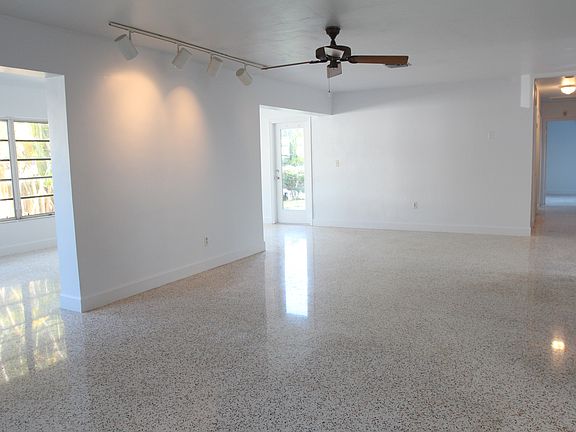 3rd image of 1631 S Bayshore Ct