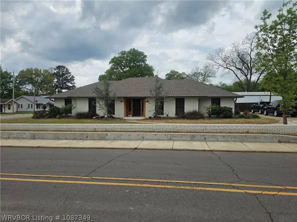 502 N 10th St, Paris, AR 72855