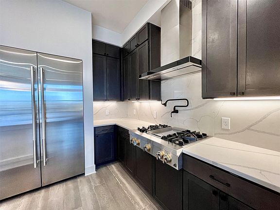 2nd image of 3332 Oak Grove Ave Penthouse 5