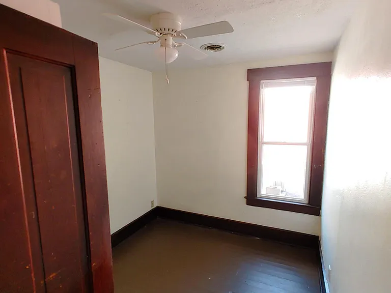 105 Oakwood Ave — Photo 16