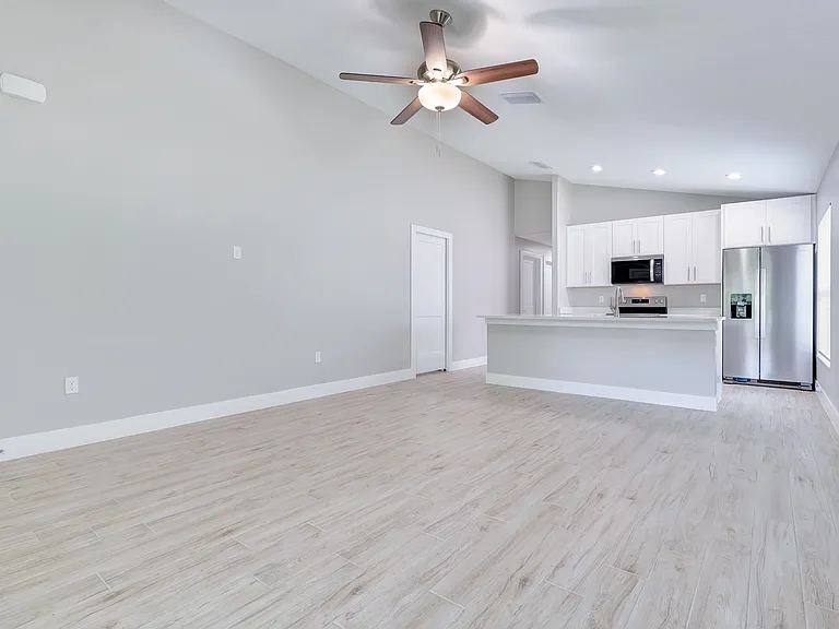 857 Dunbar St — Photo 3
