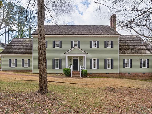 2nd image of 1301 Woodhill Dr