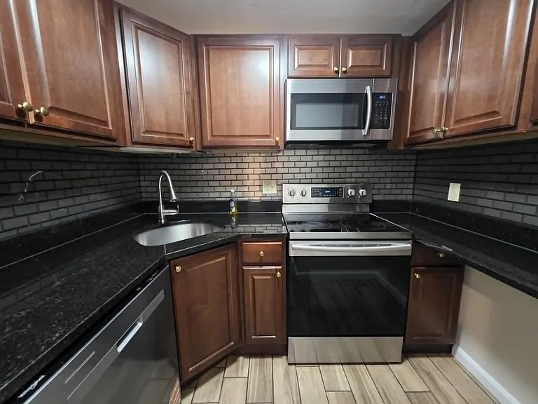 230 Willard St #407 — Photo 7
