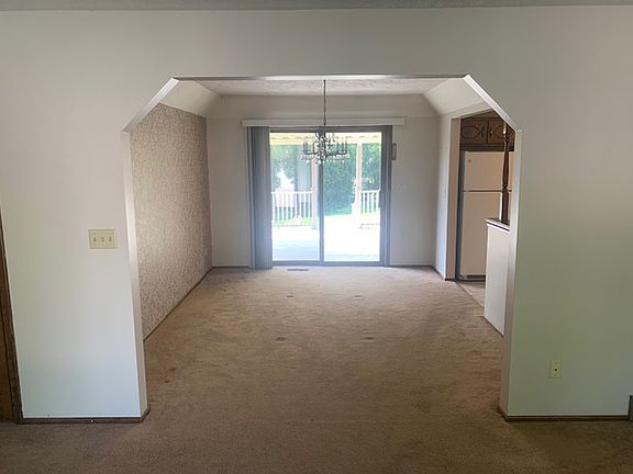5th image of 108 E Florence Ave