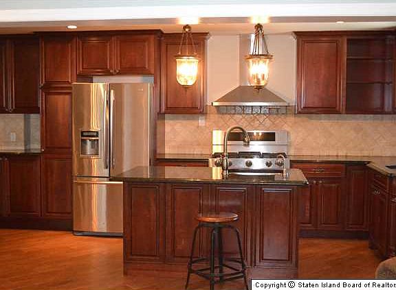 4th image of 11 Rose Ct