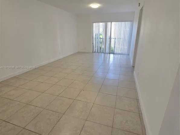 8740 N Sherman Cir APT 308, Hollywood, FL 33025