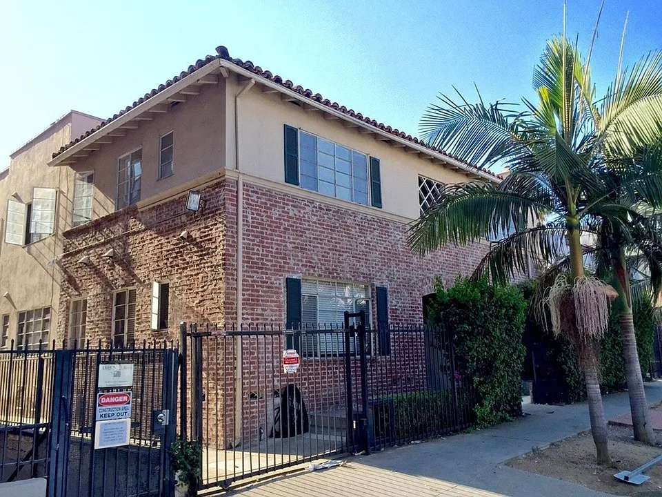 1811 Wilcox Ave
