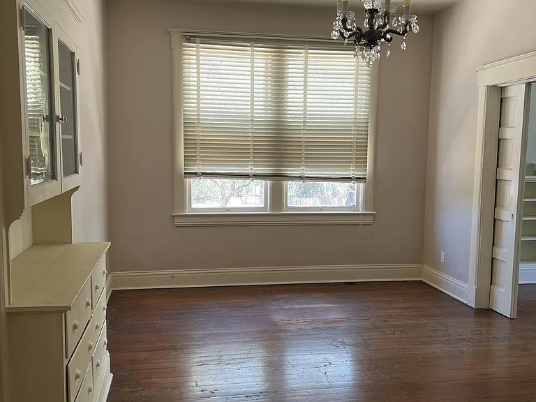 704 E University Blvd — Photo 9