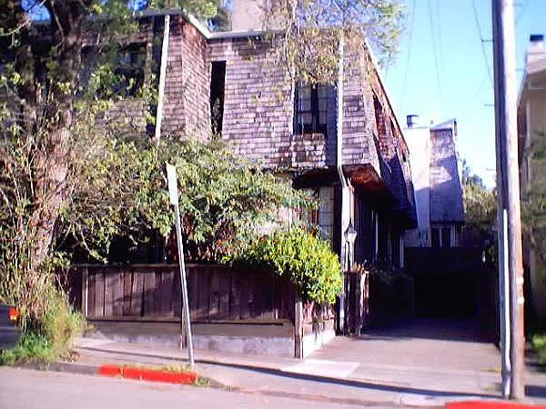 2342 Hilgard Ave — Photo 2