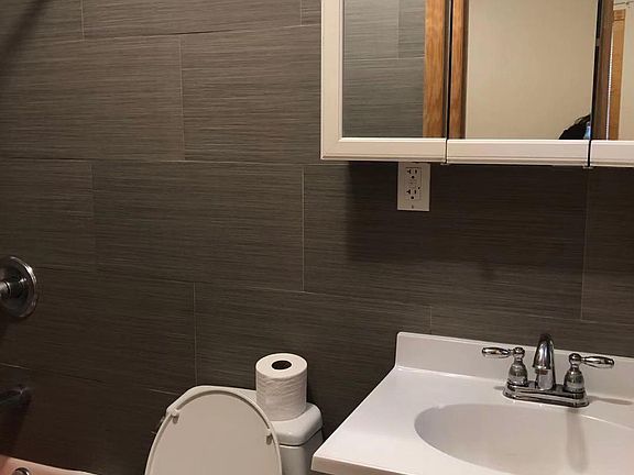 4th image of 6002 Lawrence St Floor 1
