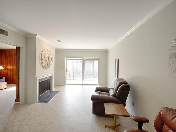 4th image of 1612 Gardiner Ln APT 216
