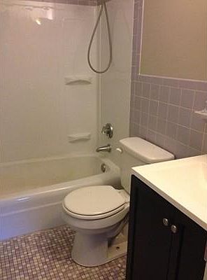 4th image of 133 Creek St APT 4