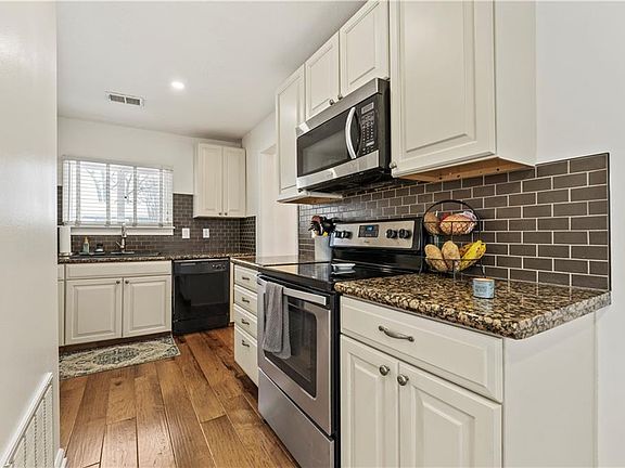 5th image of 2905 W 44th Pl