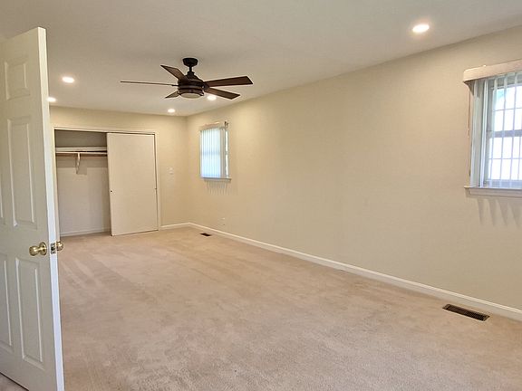 4th image of 424 Lagrange Rd