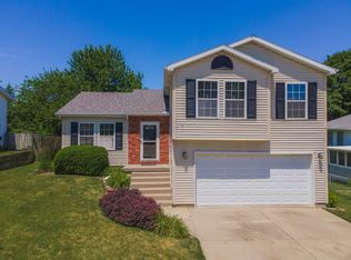 3 Spiria Ct, Bloomington, IL 61701