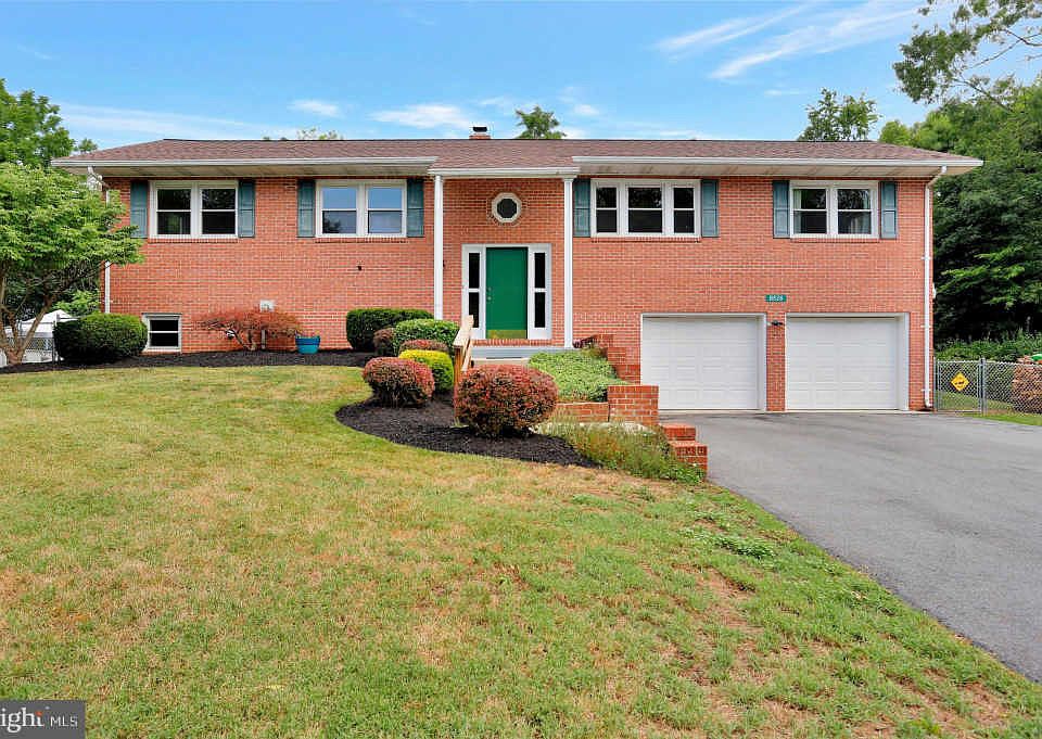 1st image of 18528 Sherbrooke Dr