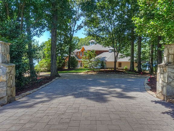 4th image of 132 Chasestone Ln