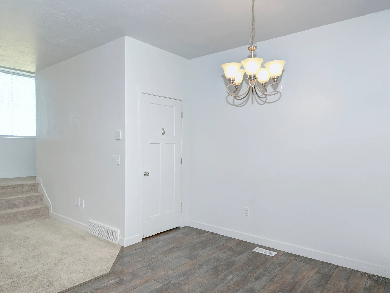 3 bed, 2087 sqft, $2,345 — Photo 3