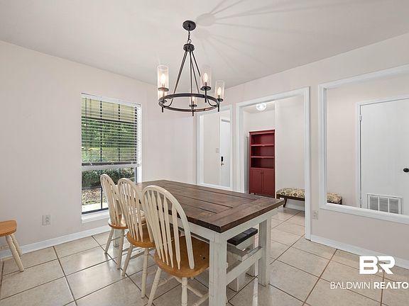 5th image of 105 Aragorn Cir