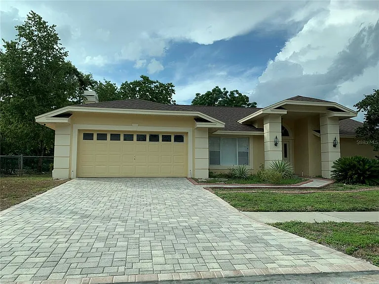 8621 Ashbury Dr — Photo 1