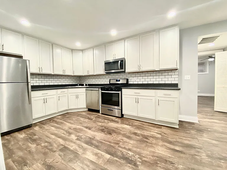 4506 N Sheridan Rd — Photo 9