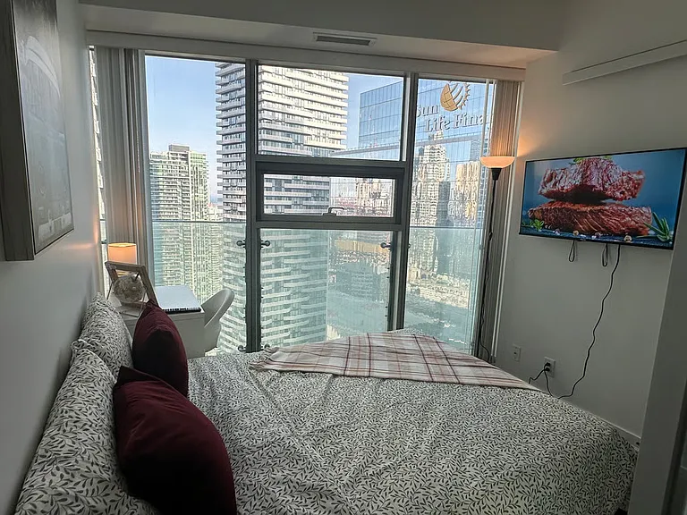 14 York St #5603A — Photo 3