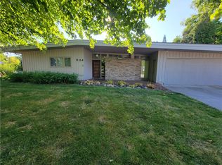 804 S Van Buren St, Sullivan, IL 61951