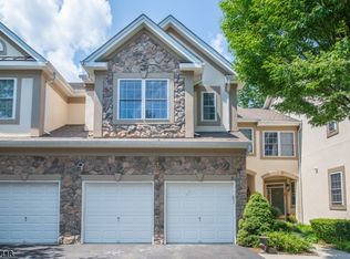10 Glades Dr, Denville, NJ 07834