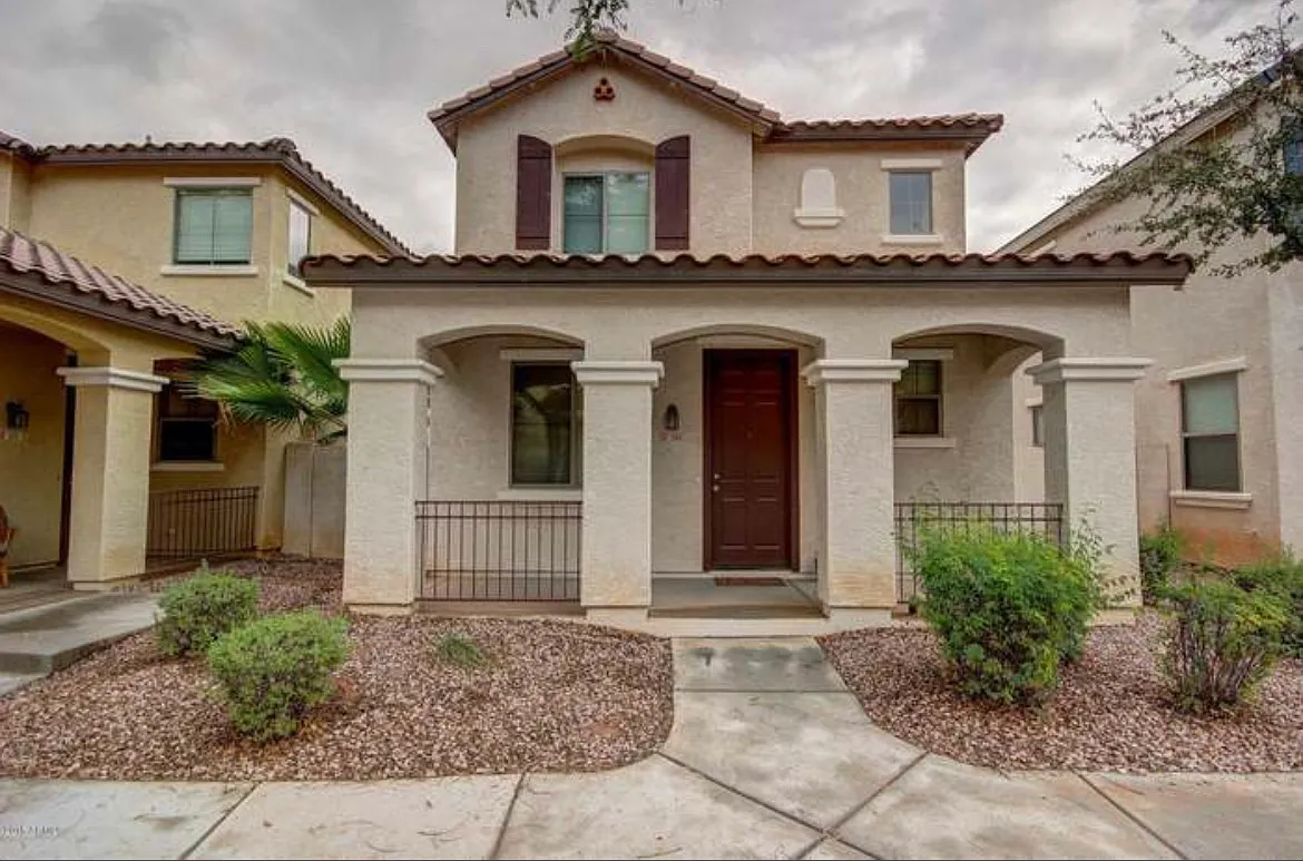 3 bed, 2.5 bath, 1564 sqft, $2,300 — Photo 1