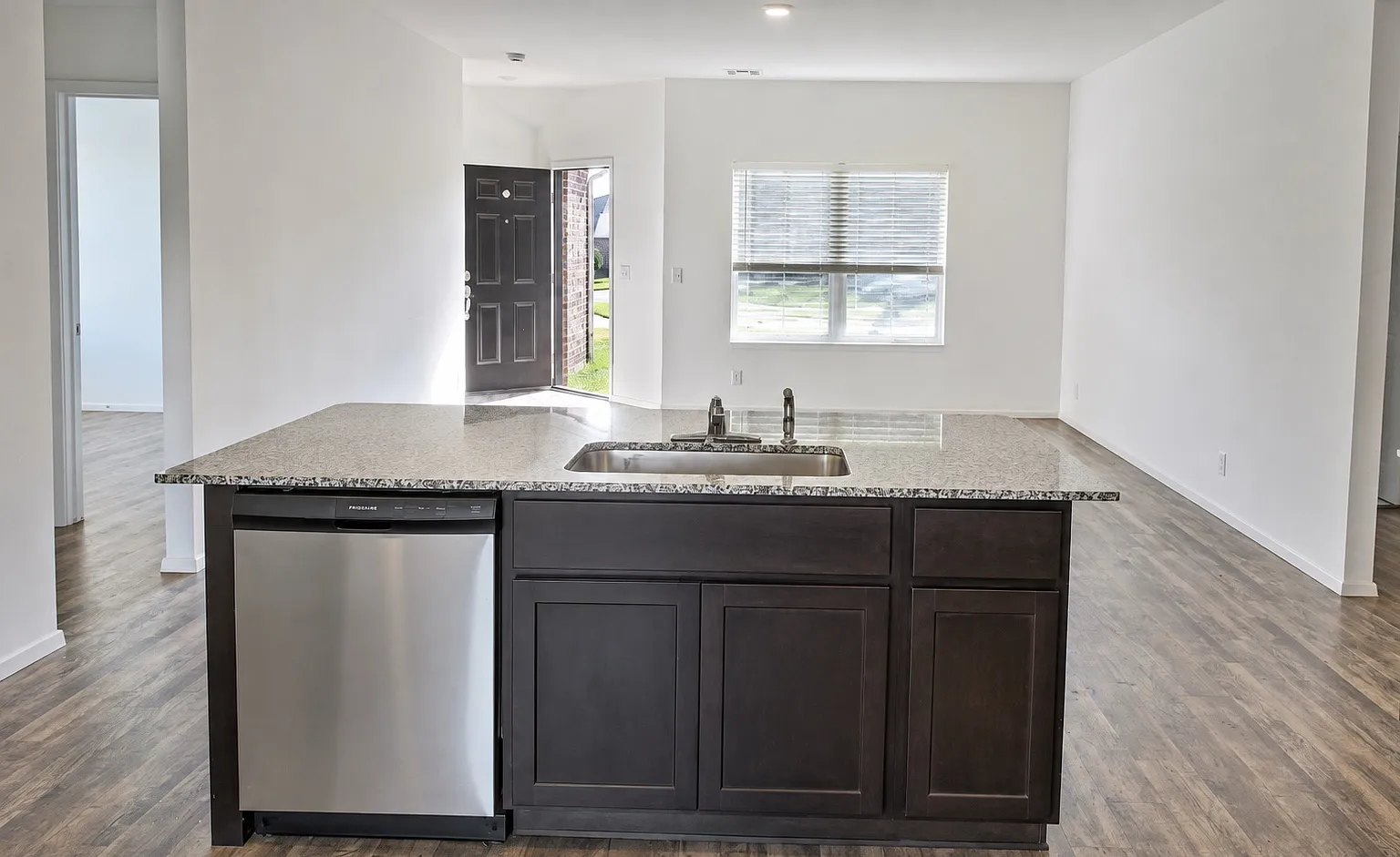 4 bed, 1700 sqft, $2,195 — Photo 2