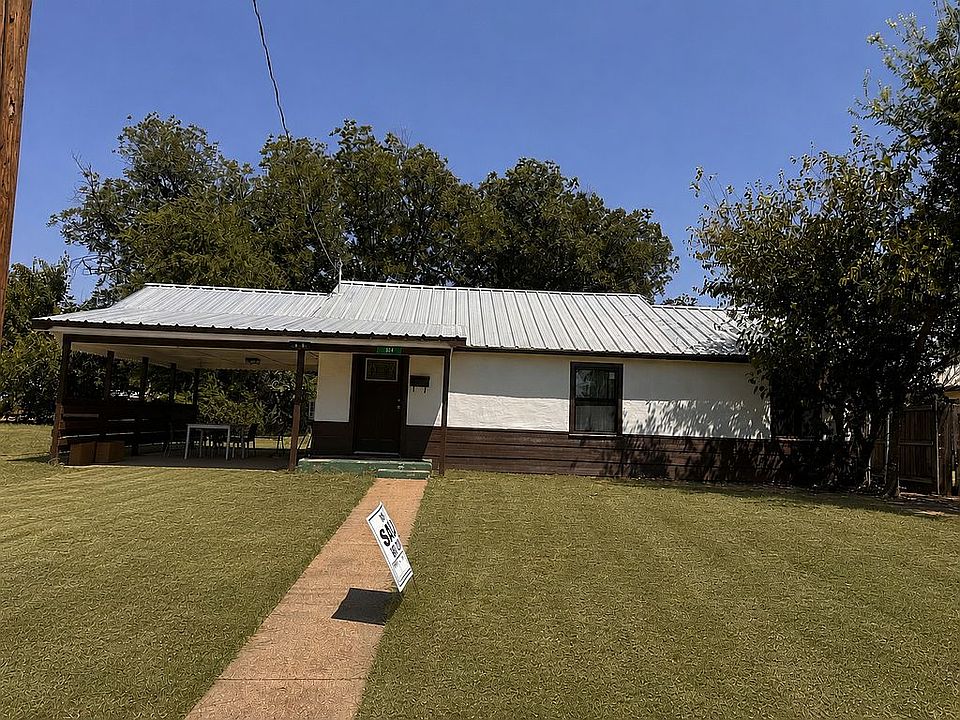 1st image of 804 N Avenue H