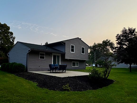 3rd image of 32694 Mills Rd