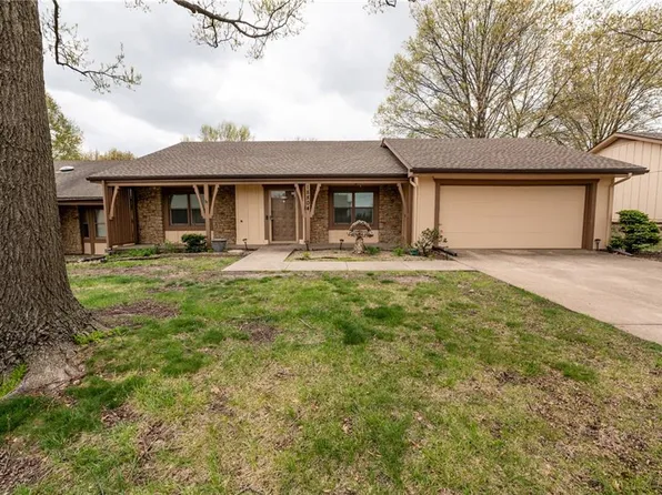 18804 Sunrise Dr, Belton, MO 64012