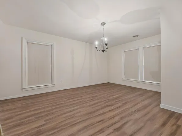 1596 East 17th Street image 6 of 11