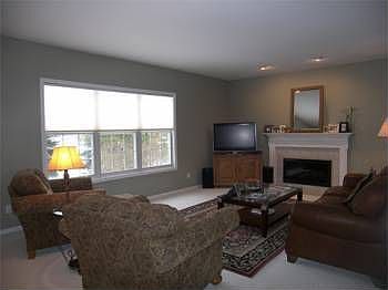 3rd image of 4961 Knollcrest Ct