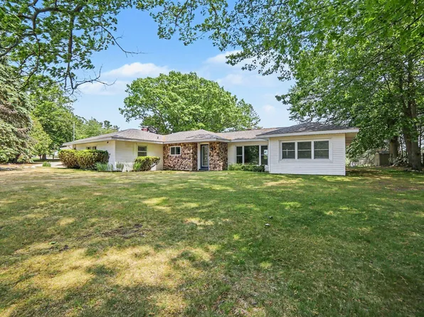 1358 N Lakeshore Dr, Ludington, MI 49431