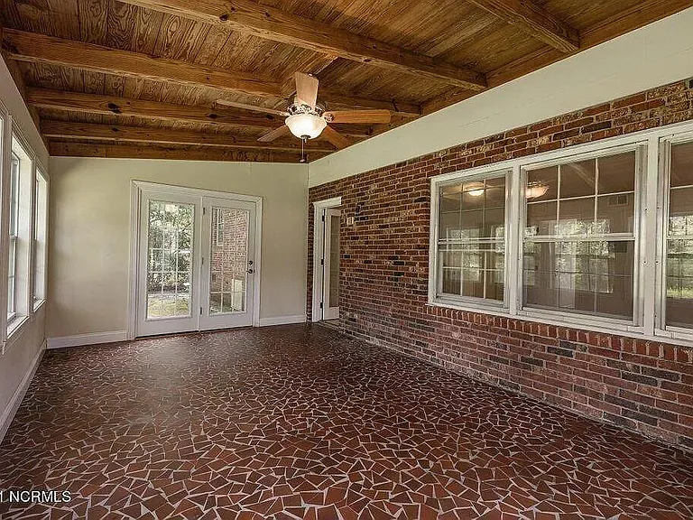 Enclosed porch room