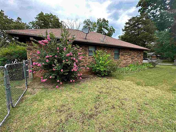 3rd image of 2116 N Glenwood Dr