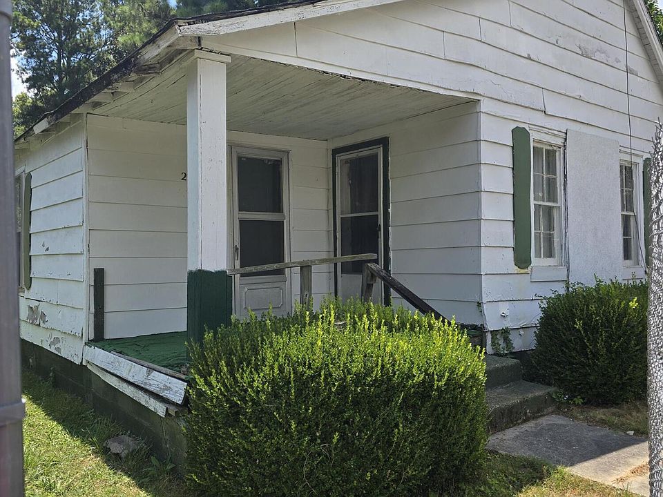 2nd image of 224 Eden St