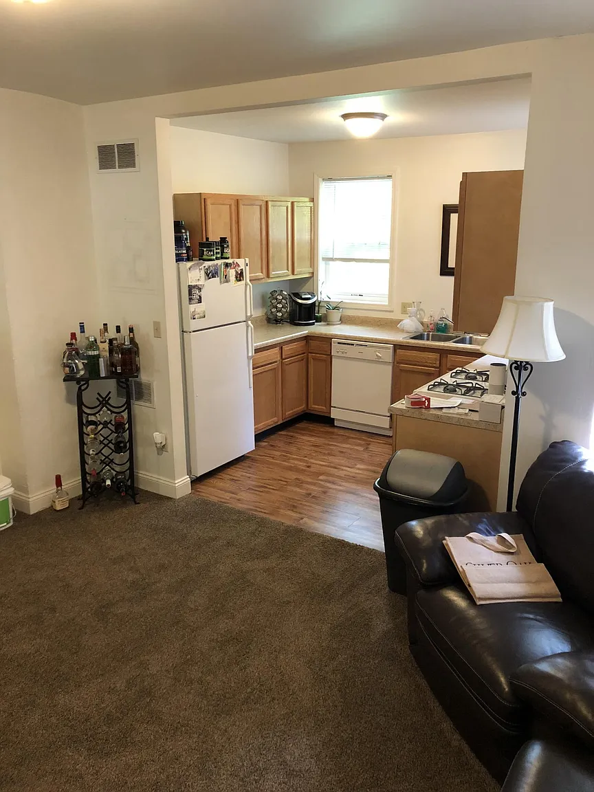 230 Jasper St photo 1
