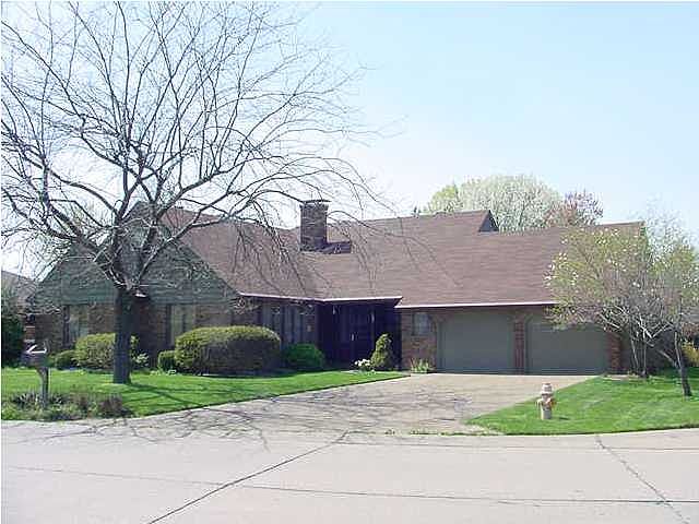 1st image of 825 E Crestwood Dr