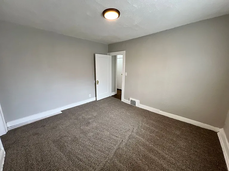 2908 E 29th St — Photo 10