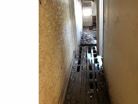3rd image of 621 W 4th St